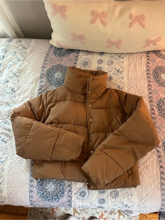 ALO Yoga Jackets & Blazers - ALO Yoga Cropped Tan Puffer Jacket
